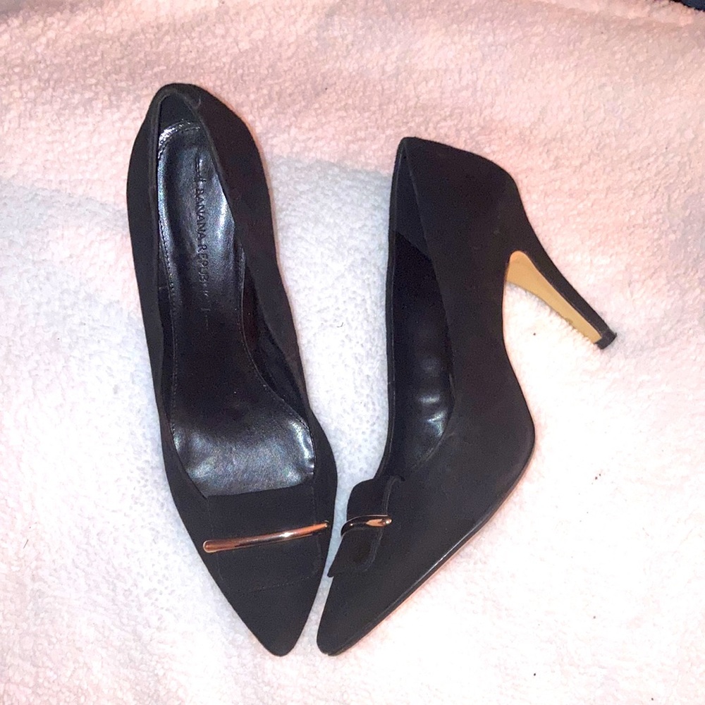 Banana Republic black suede pumps